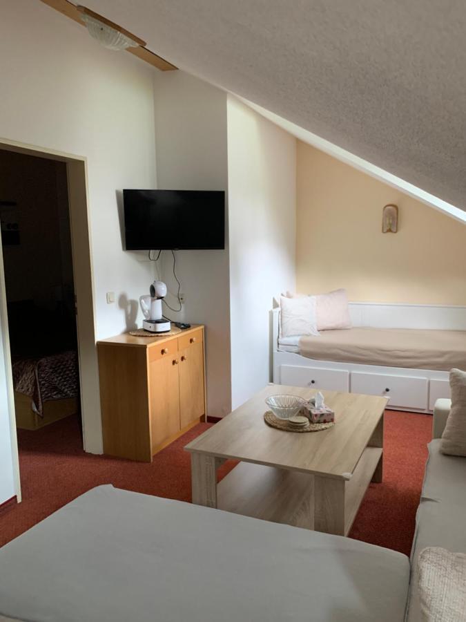 Apartman Viki Apartment ฟิลิปป์ซรอยท์ ภายนอก รูปภาพ